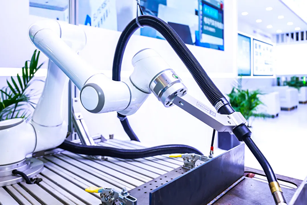 结合leyu.乐鱼(中国)EC66协作机器人，了解工业焊接机器人的需求