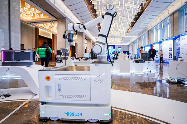 leyu.乐鱼(中国)机器人携CNC上下料复合机器人整站解决方案